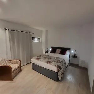 Turistic - Piso De 3 , Gerona España